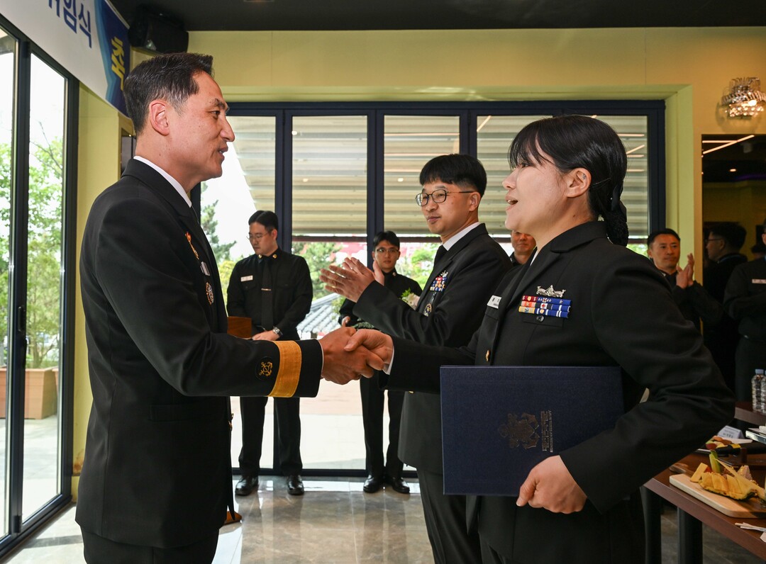 바다를 지키는 여군 해군 최초 여군 주임원사 탄생
