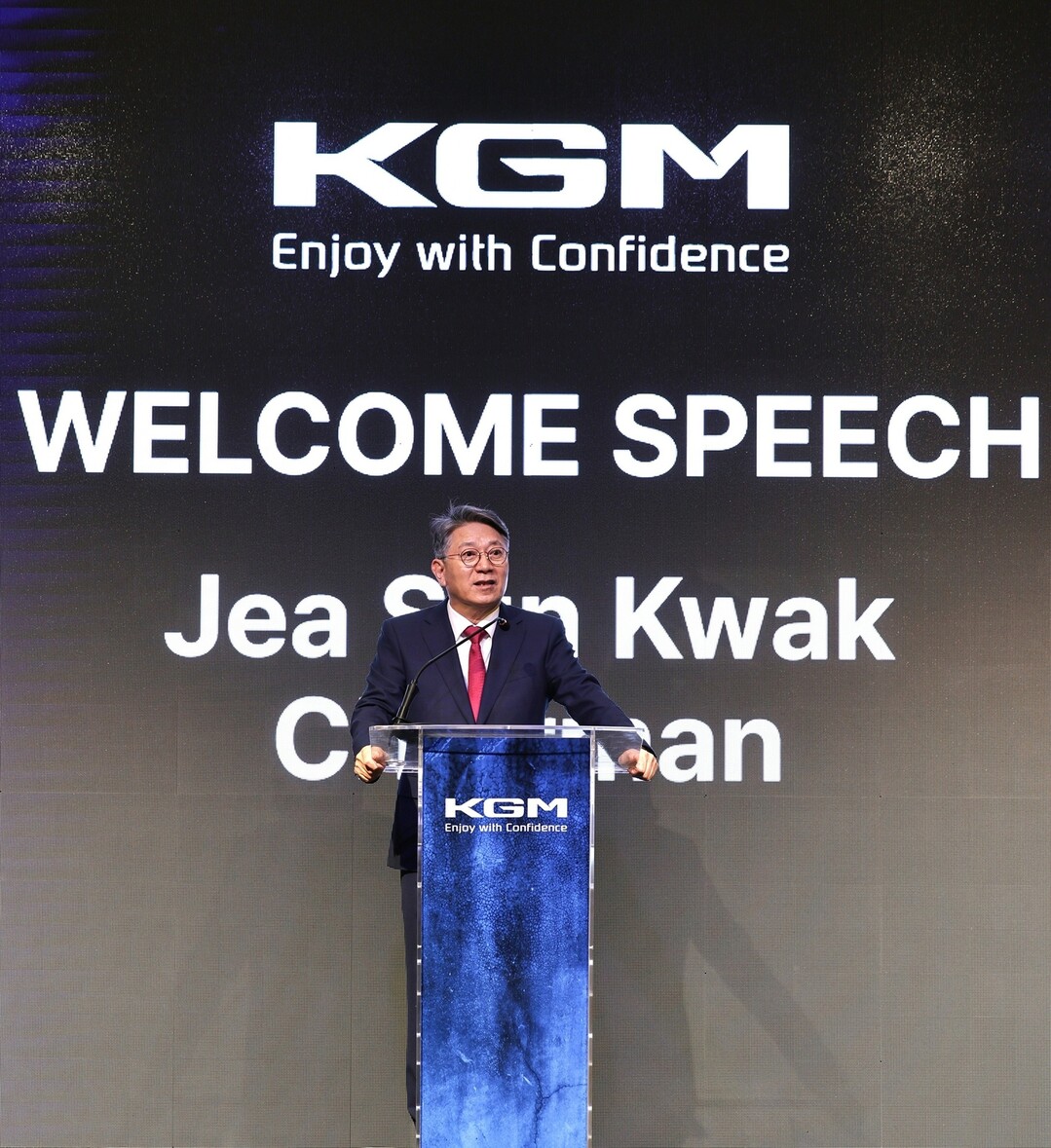 KGM이 최대 수출국인 튀르키예서 해외 딜러와 기자단을 초청해 무쏘 첫 글로벌 론칭 행사를 갖고 수출 시장 공략에 나섰다. (KGM 곽재선 회장 인사말)/ KGM 제공