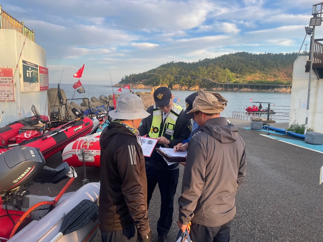 성수기 수상레저 안전관리 강화. 군산해경 제공