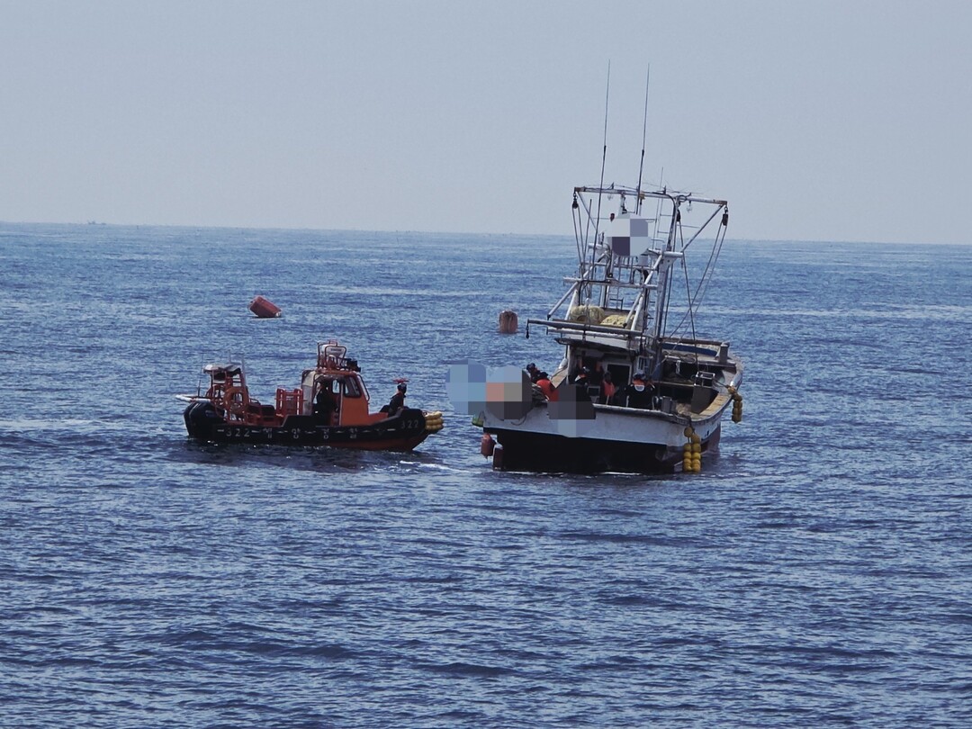 기관 고장 표류 어선서 ‘닻 없이 운...