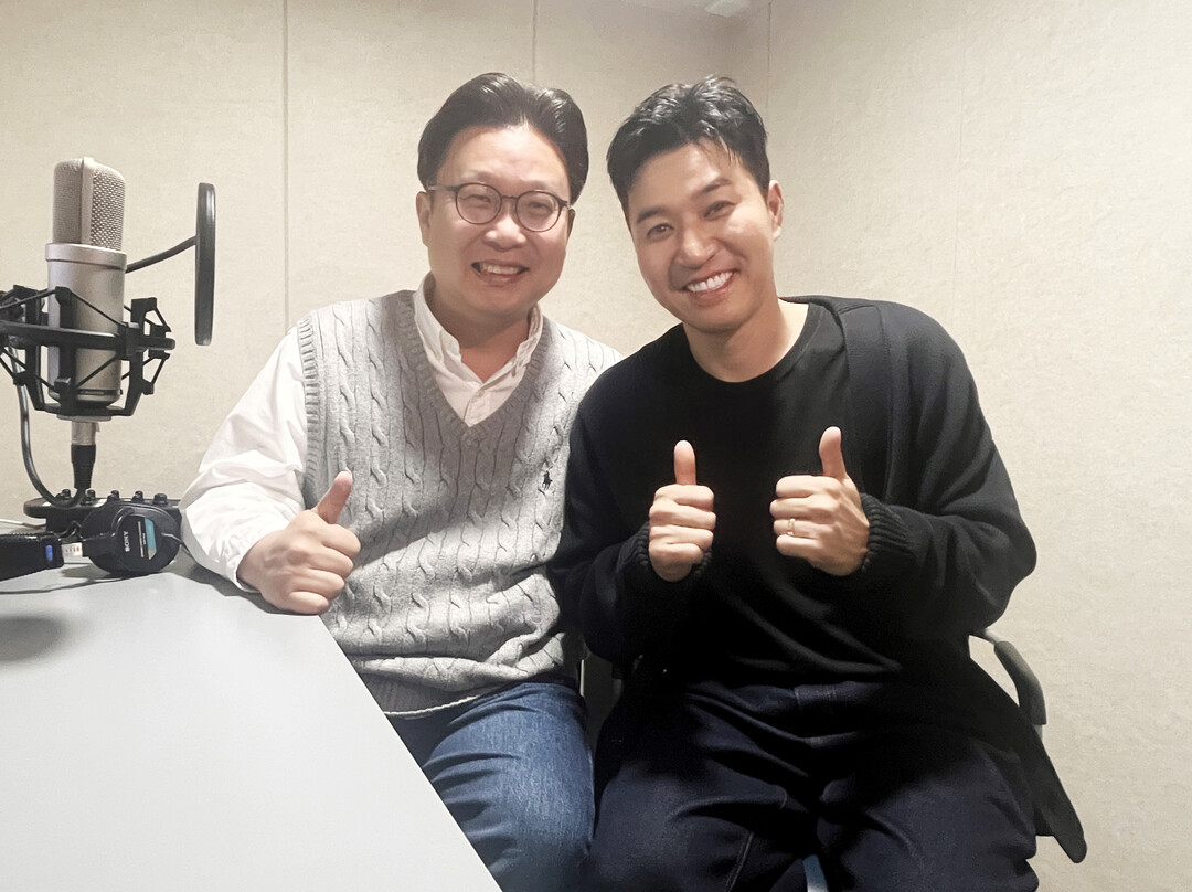 영상을 기획한 서경덕 교수와 내레이션을 맡은 가수 김종민