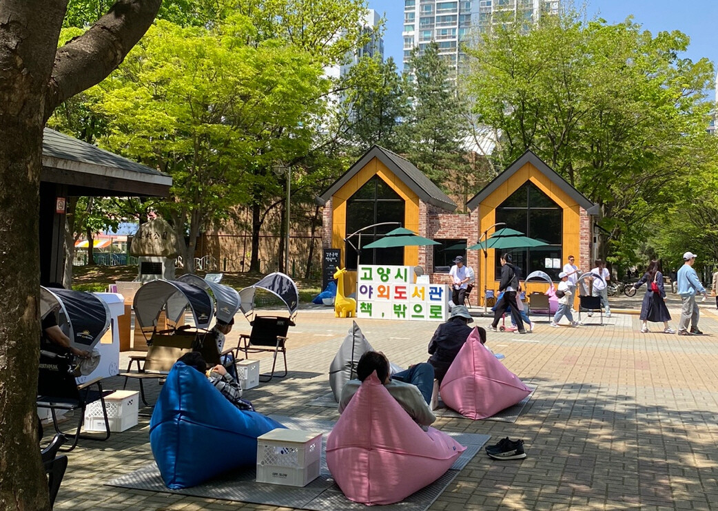 강촌공원 책쉼터에서 열린 2025 야외도서관