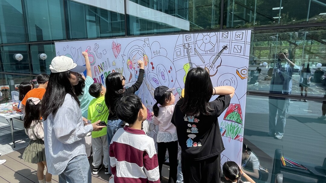 “책 읽는 곳에서 머무는 공간으로”…...