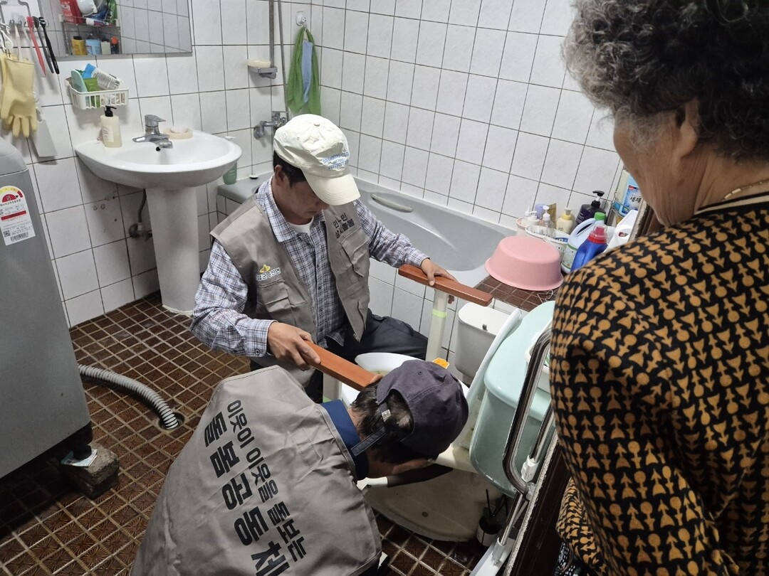춘산면 안전바 설치. 의성군 제공 