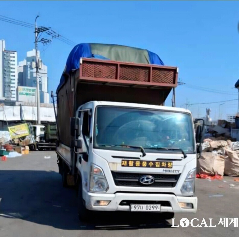 그린환경㈜이 농수산물도매시장 외부에서 발생한 폐기물을 반입한 차량 사진