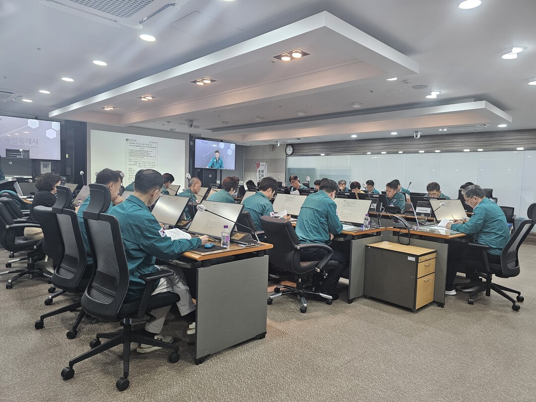 용인특례시는 26일 태풍&middot;집중호우 대비 공사&middot;개발현장 안전관리를 위한 대책회의를 열었다. 용인시 제공