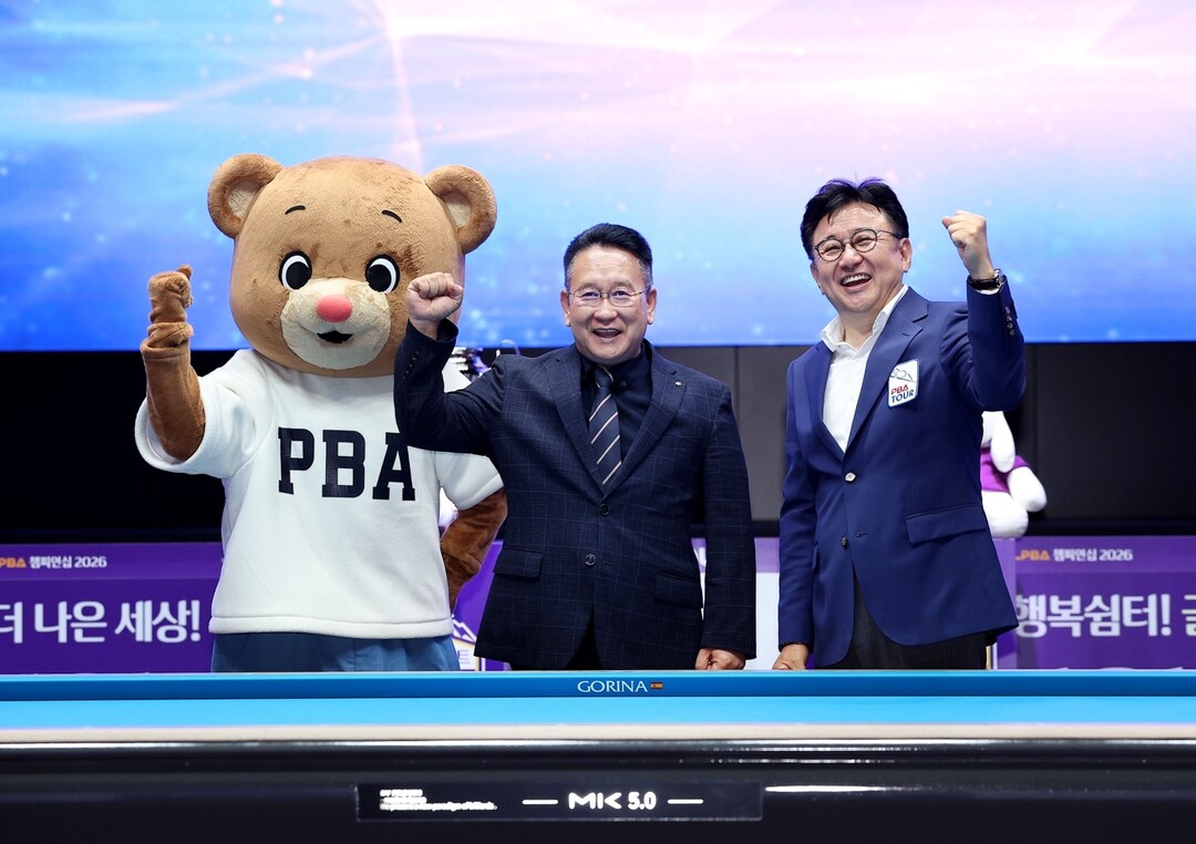 강원랜드 전제만 ESG상생본부장 직무대행(왼쪽), PBA 장상진 부총재(오른쪽). 강원랜드 제공