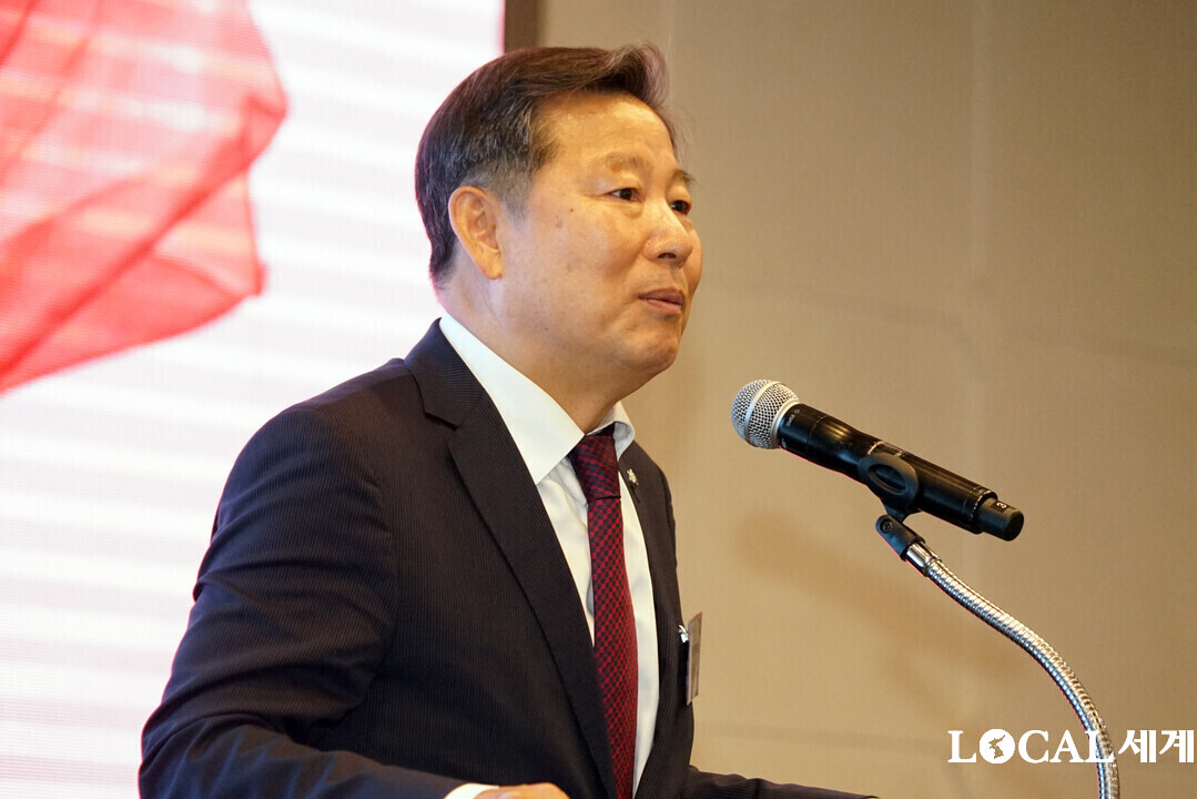 이철규 국회의원이 &lsquo;6&middot;3 지방선거 당선인 초청 강원발전 교례회&rsquo;에서 축사를 하고 있다.