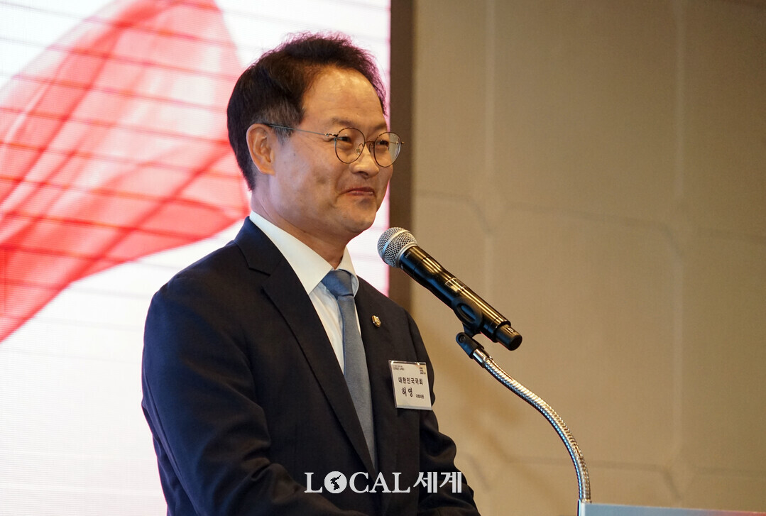허영 국회의원이 &lsquo;6&middot;3 지방선거 당선인 초청 강원발전 교례회&rsquo;에서 축사를 하고 있다. 