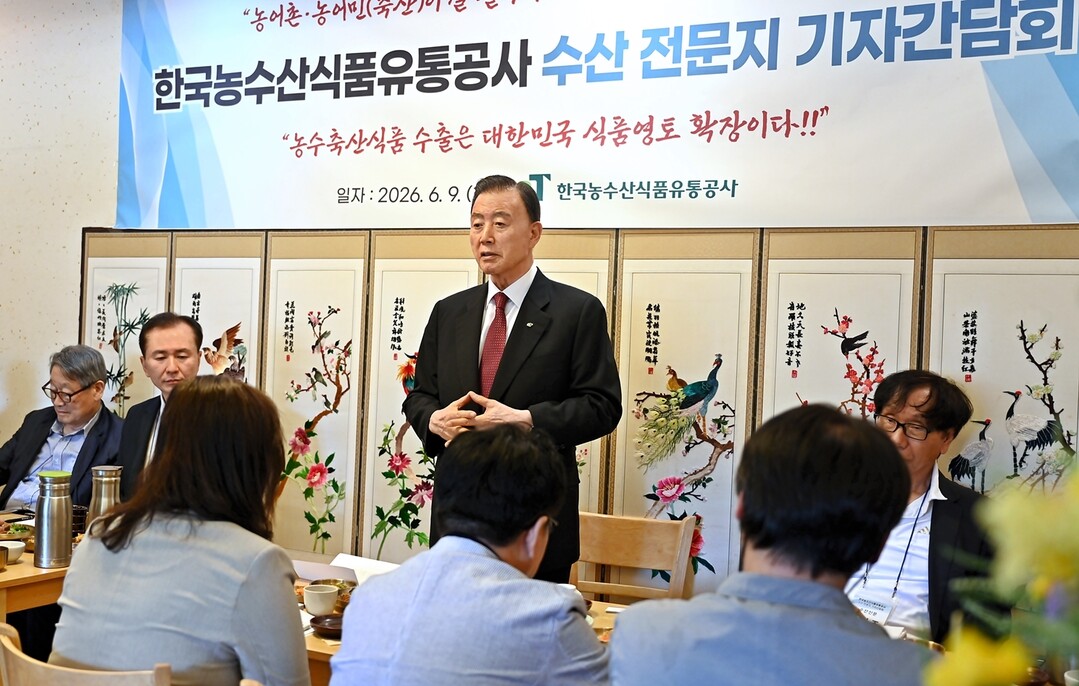 [포토] aT 홍문표 사장 수산기자단...