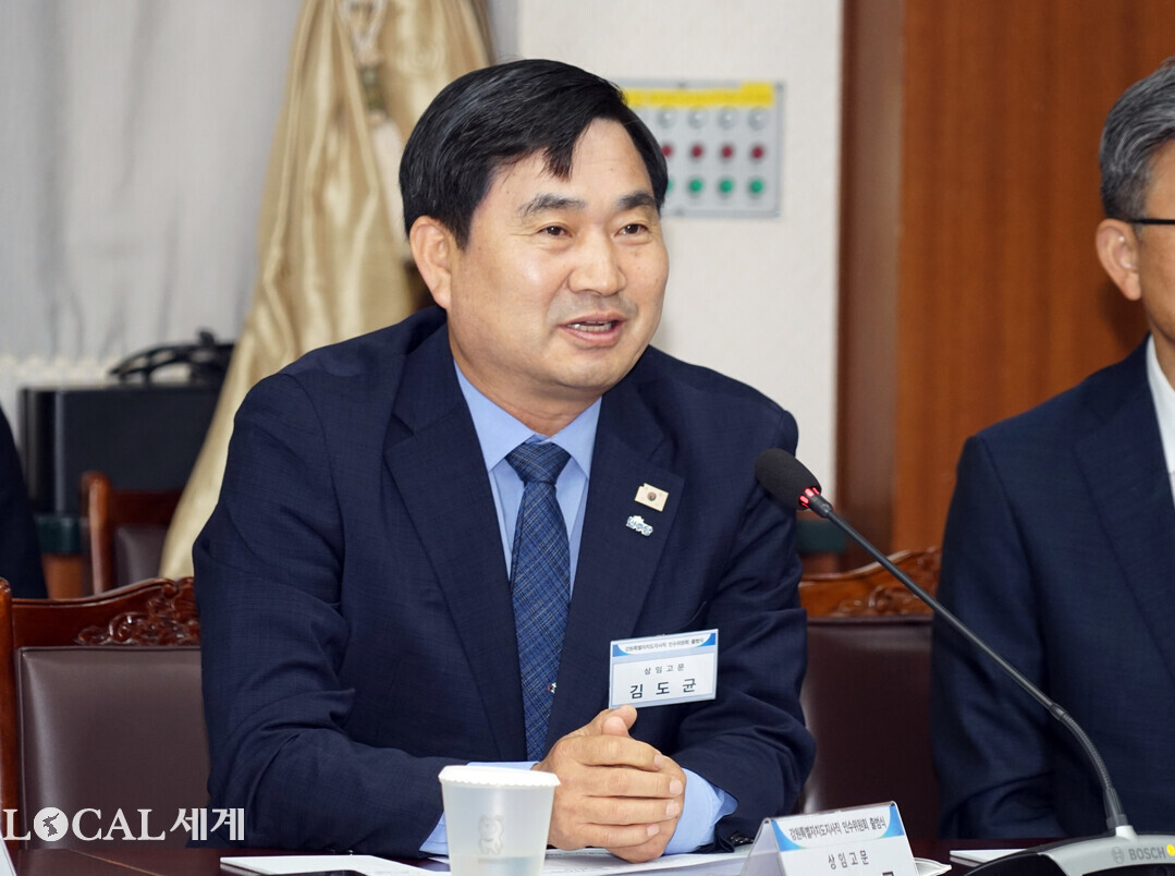 김도균 상임고문이 인사말을 하고 있다.