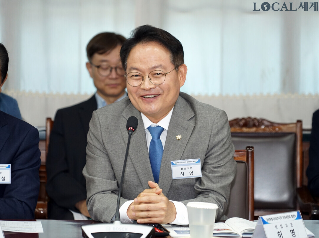 상임고문 허영 국회의원이 인사말을 하고 있다.