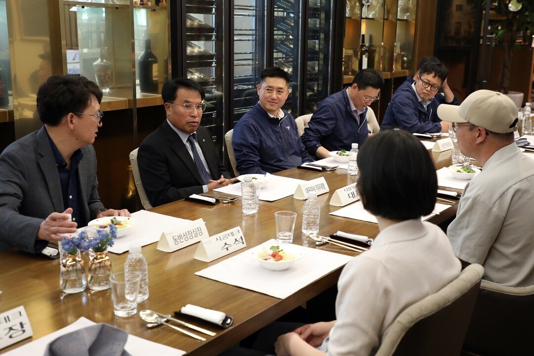 M650 관련 계약업체 관계자들과 간담회를 진행중인 남한규 강원랜드 대표이사 직무대행. 강원랜드 제공