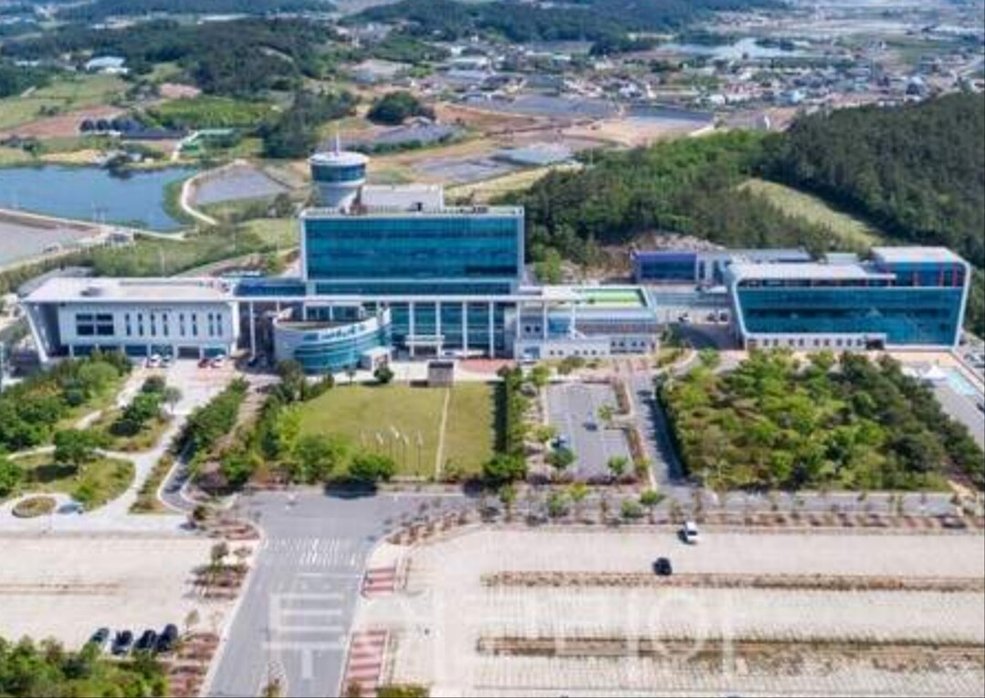 전 군수 측근들의 허위사실 유포 의혹...