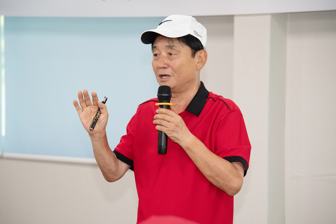 최문순 군수가  화천군 사계관광 활성화 및 생활스포츠 체류형 관광객 유치를 위한 경기도 파크골프협회 임원 초청 팸투어를 진행하고 있다(화천군청 제공)

