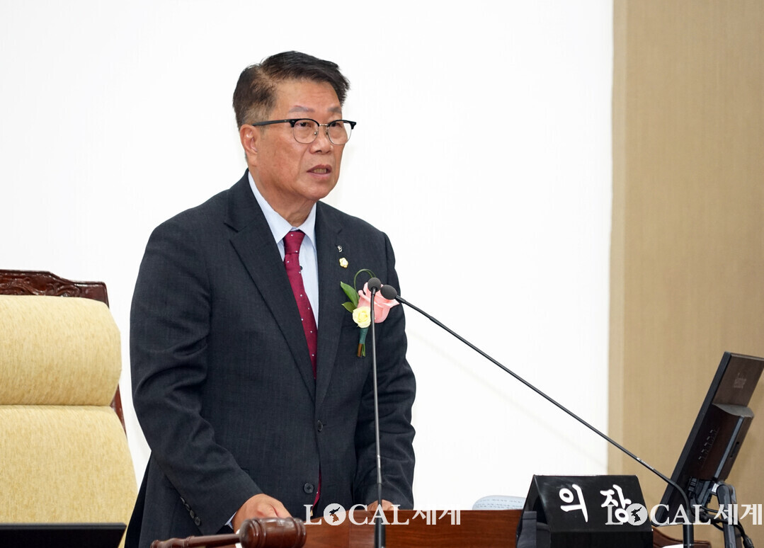 조웅희 의장이 개원사를 하고 있다