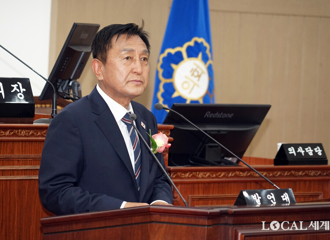 김세훈 군수가 군의회 개원 축사를 하고 있다