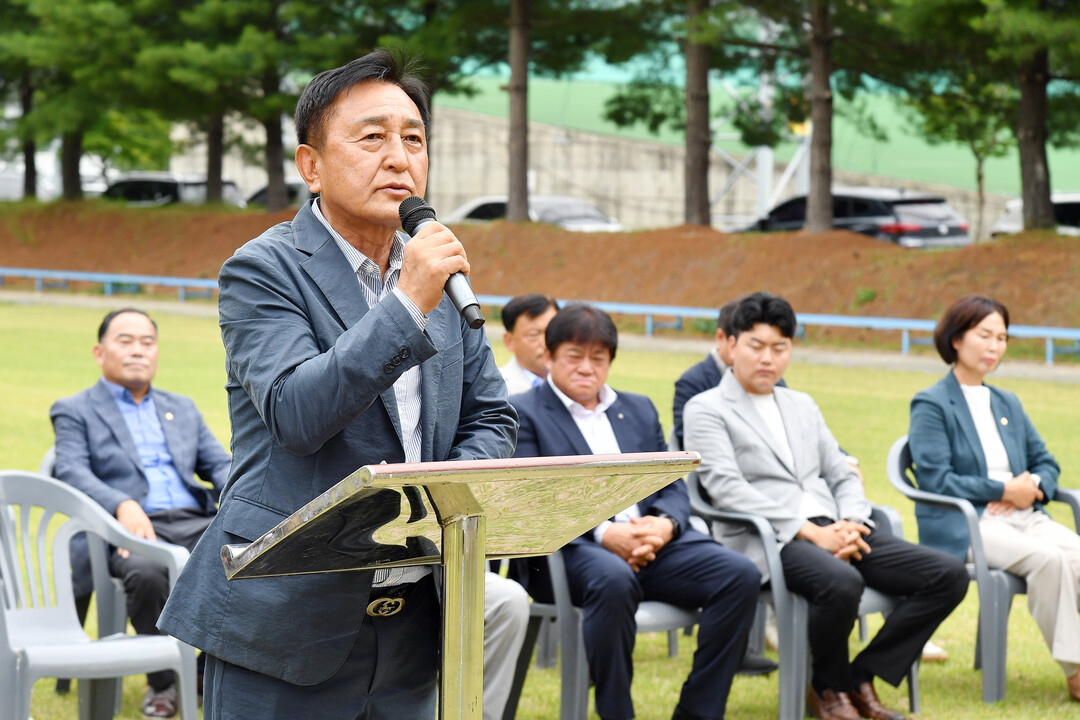 김세훈 군수가 제9회 화천군수기 강원특별자치도 남녀 궁도대회에서 인사말을 하고 있다(화천군청 제공)