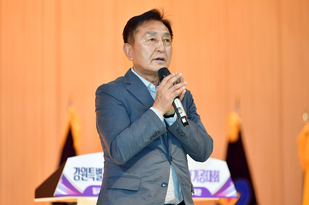 김세훈 군수가 제16회 강원특별자치도지사기 생활체육 국학기공대회 개회식에서 개회사를 하고 있다(화천군청 제공)