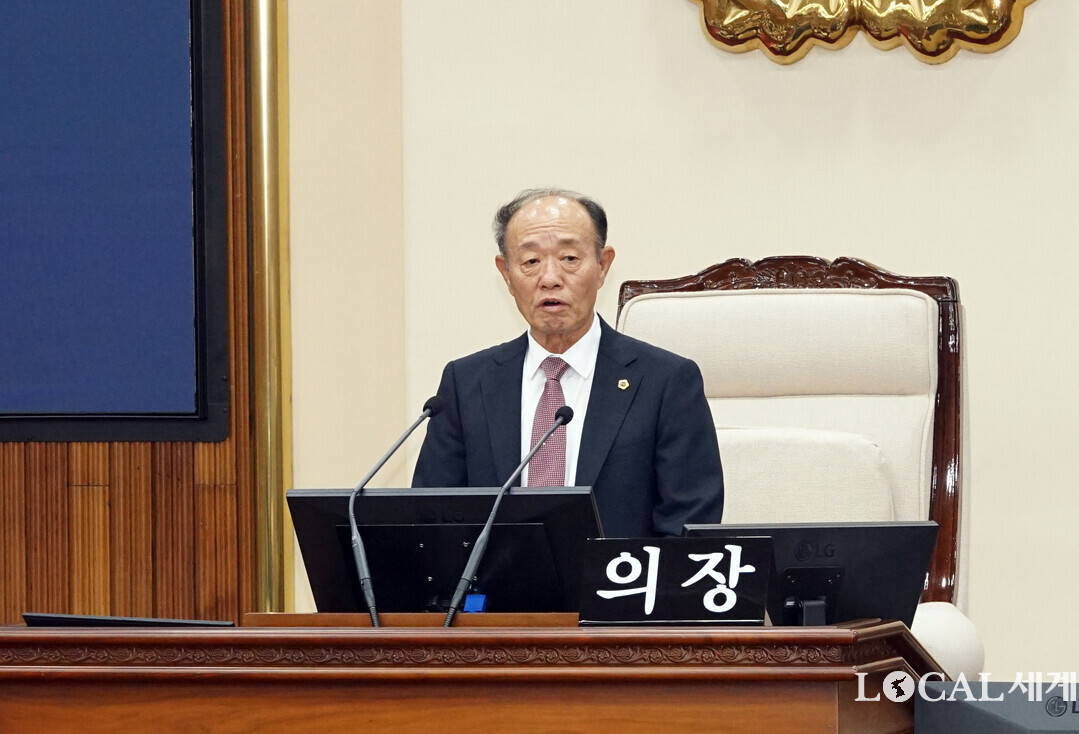 박길선 의장이 개원사를 하고 있다.