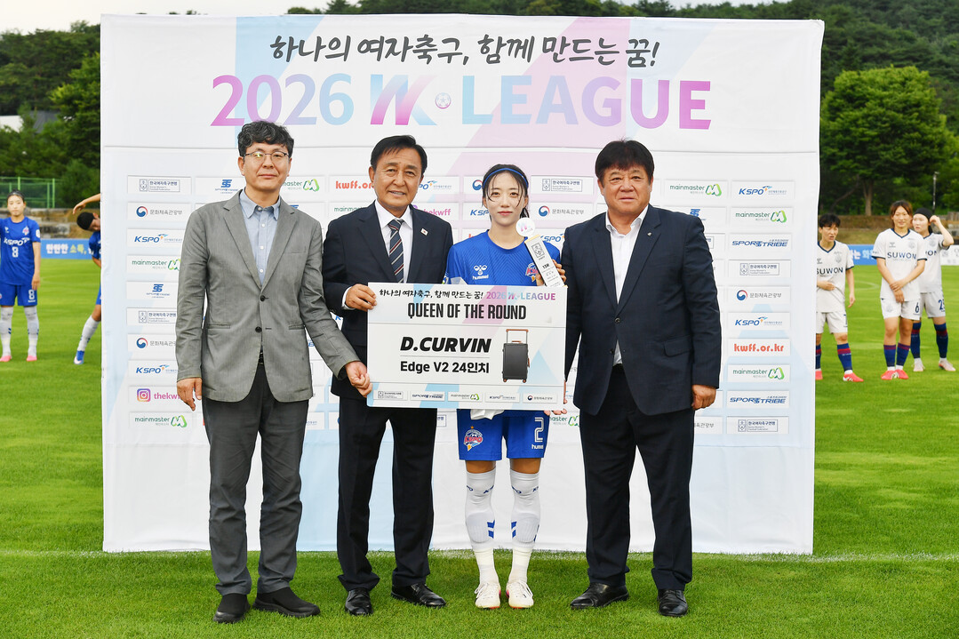 &nbsp; 김세훈 화천군수가 경기장을 방문해 선수단을 격려하고, 올시즌 선전을 기원했다.(화천군청 제공)