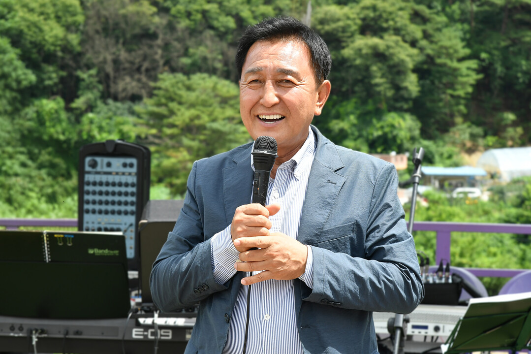 김세훈 군수가 2026 채향원 블루베리 축제에서 축사를 하고 있다(화천군청 제공)