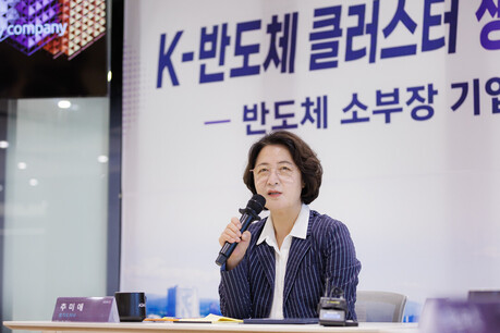 추미애 경기지사, 글로벌 반도체기업 ASM 방문…"소부장과 함께 초격차 생태계 구축"