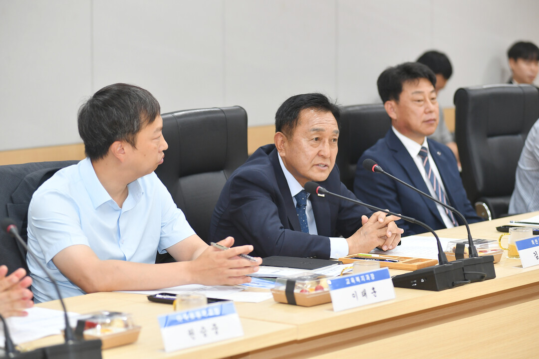 김세훈 화천군수가 지역 교육기관들의 현안 간담회에서 발언을 하고 있다. 화천군 제공