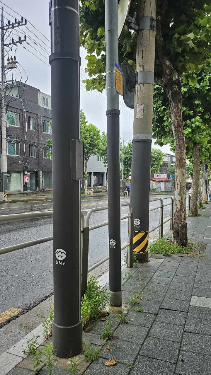 관악구, 호암로 공공시설물에 불법 광...
