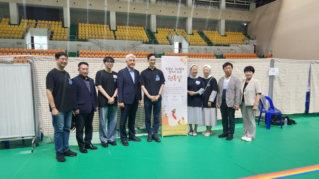 좌측에서 두번째 전제만 강원랜드 ESG상생경영본부장 직무대행, 네번째 최승준 정선군수, 우측에서 두번째 김진복 우리주민(주) 대표.