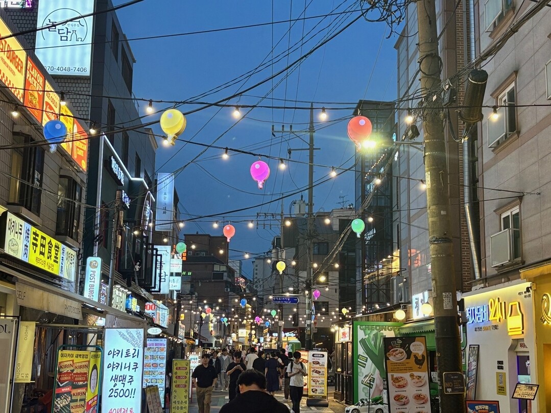 샤로수길 전경. 관악구 제공