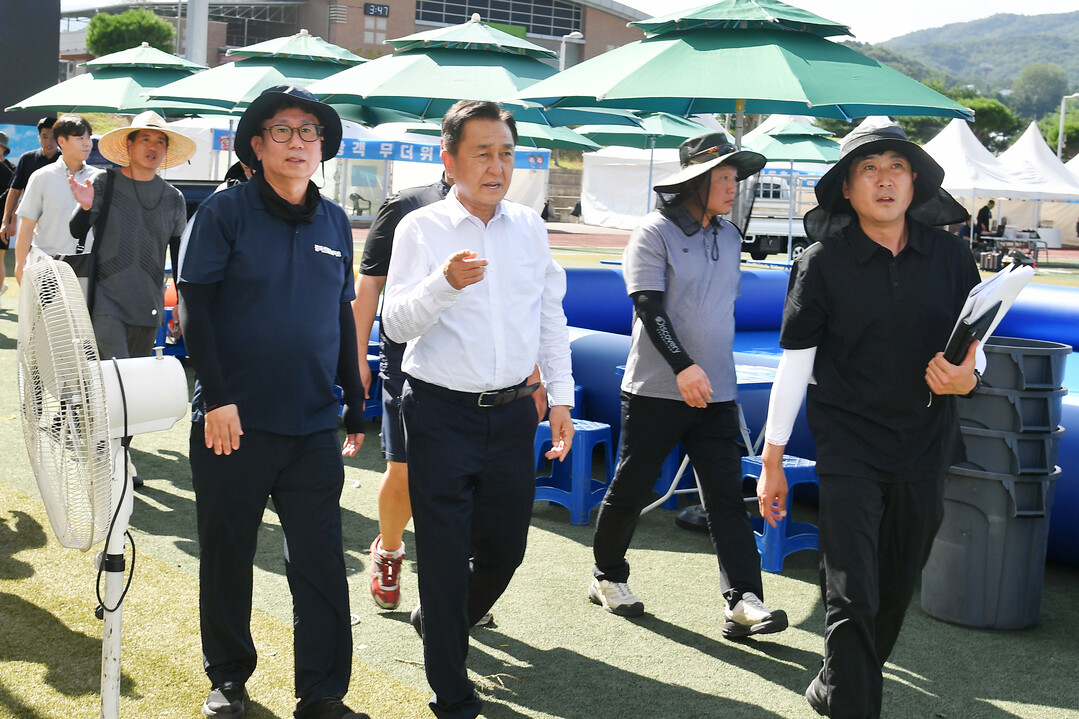 [포토] 김세훈 군수, 화천토마토축제...