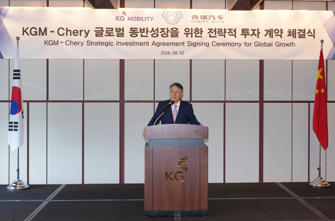 8월 2일 그랜드 하얏트에서 열린 KGM&ndash;체리자동차 글로벌 동반성장을 위한 전략적 투자 계약 체결식에서 KGM 곽재선 회장이 인사말을 하고 있다.