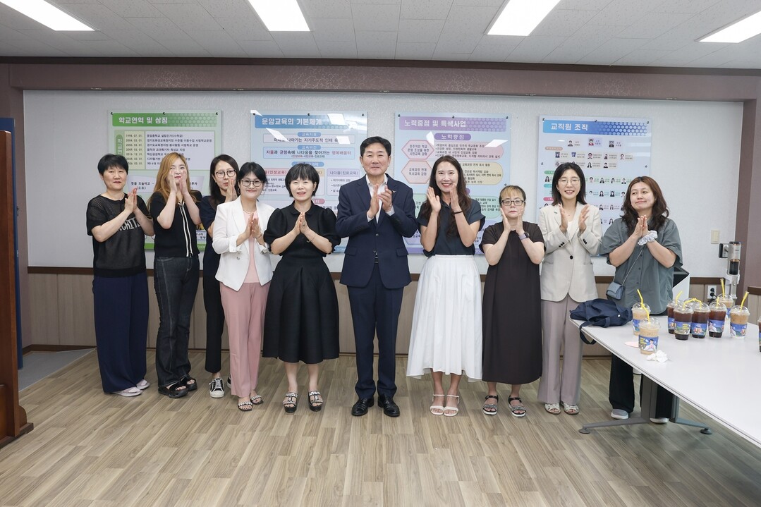 조용호 시장, 운암중학교 체육관 신축 지원방안 논의. 오산시 제공