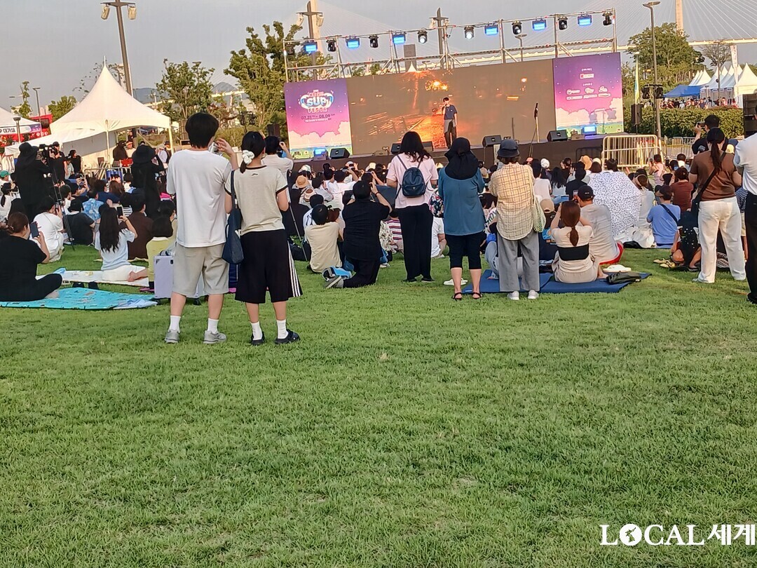 이날 행사에 1,000여 명의 시민이 참여했다.
