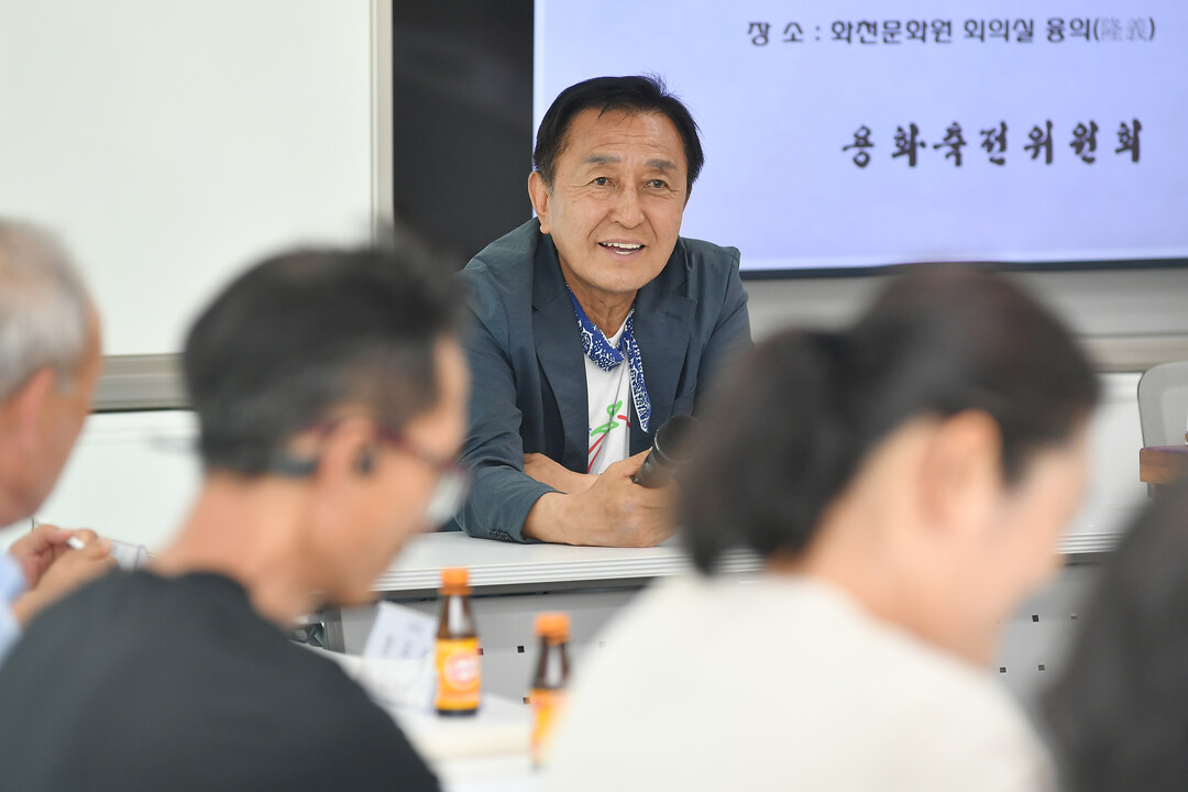 김세훈 군수가 제42회 용화축전 위원장 및 읍면장, 읍면 실무자 회의에서 인사말을 하고 있다(화천군청 제공)