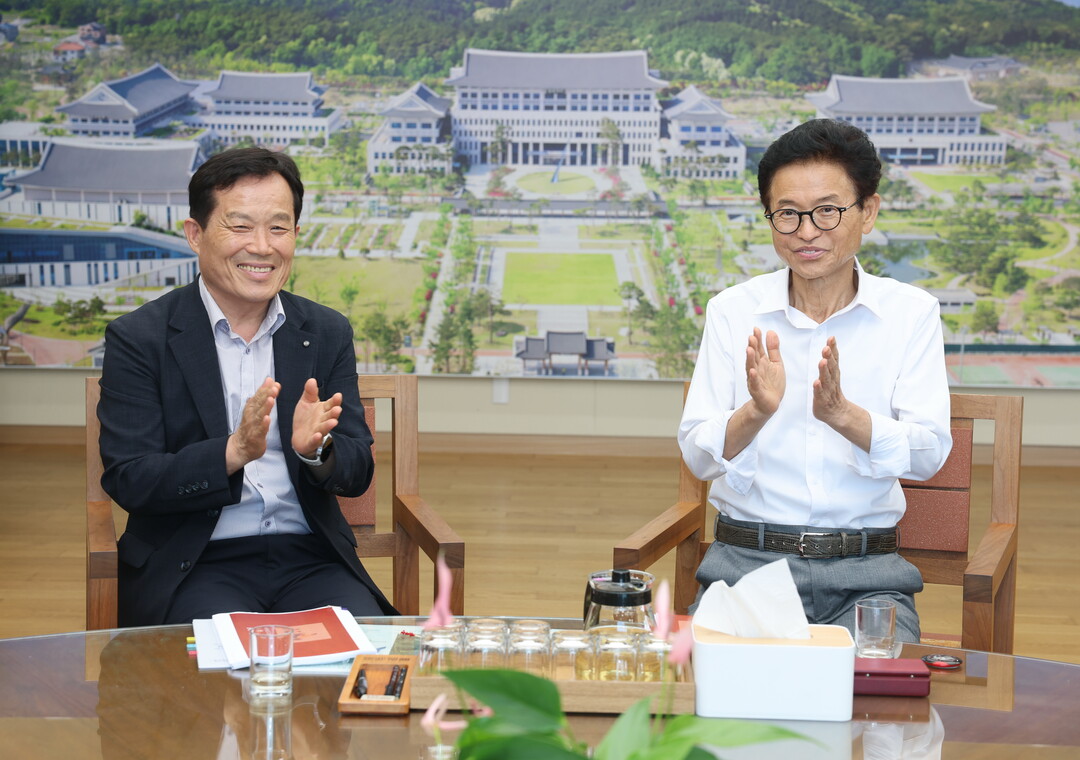 경상북도지사&ndash;의성군수 차담회. 의성군 제공