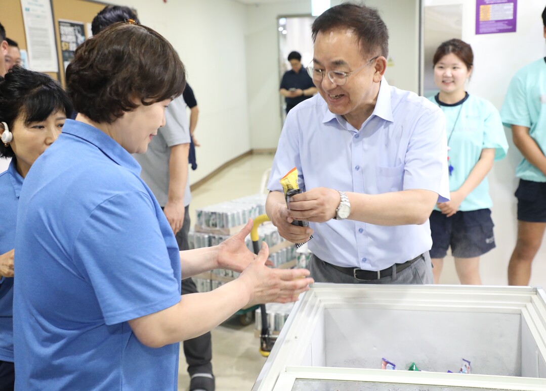 경영진과 함께하는 쿨링데이 온열질환 예방 캠페인 (우측 안광복 상임감사위원).