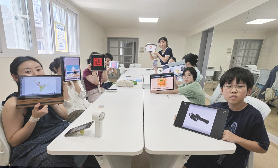 용인특례시는 신갈오거리 도시재생 거점공간서 디지털 드로잉 굿즈 만들기 프로그램을 운영했다. 용인시 제공