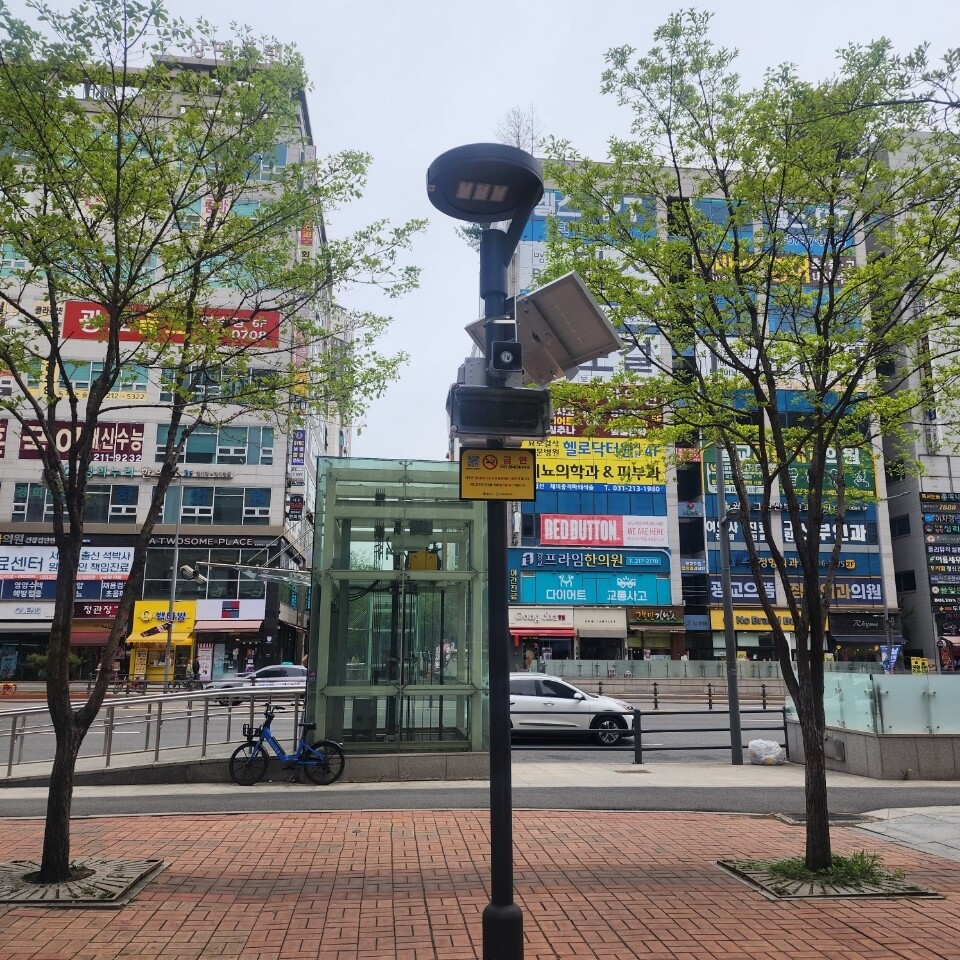 수지구보건소는 상현역 일대 금연구역 사각지대에 &lsquo;금연벨&rsquo;을 설치했다.