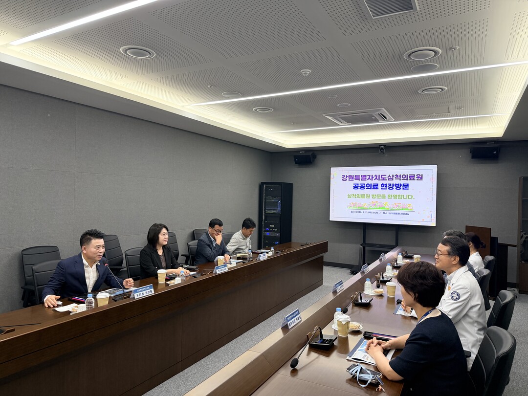 정연철 의원이 삼척의료원을 방문해 현장점검과 함께 이용자 불편 해소와 재발 방지를 위한 대책 마련을 촉구했다.(강원도의회 제공)