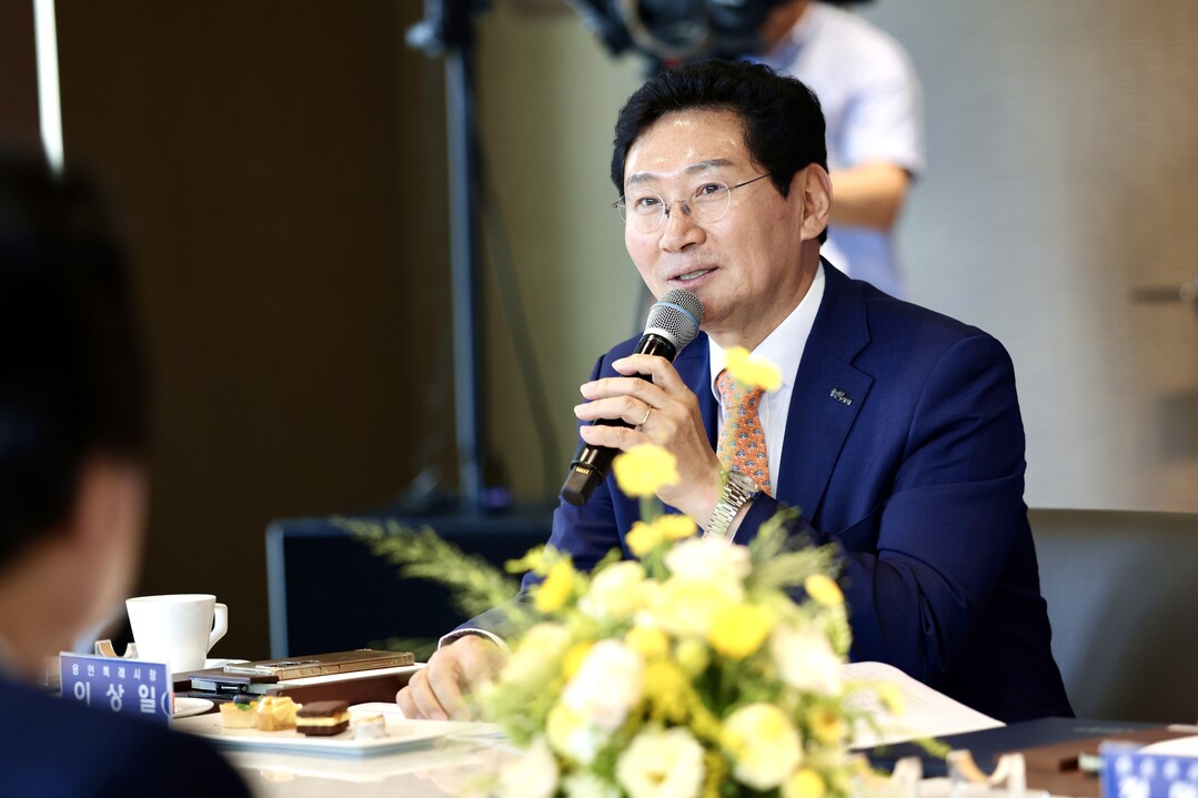 이상일 용인특례시장이 13일 대한민국특례시시장협의회 2026년 제1회 정기회의에 참석해 발언하고 있다. 용인시 제공