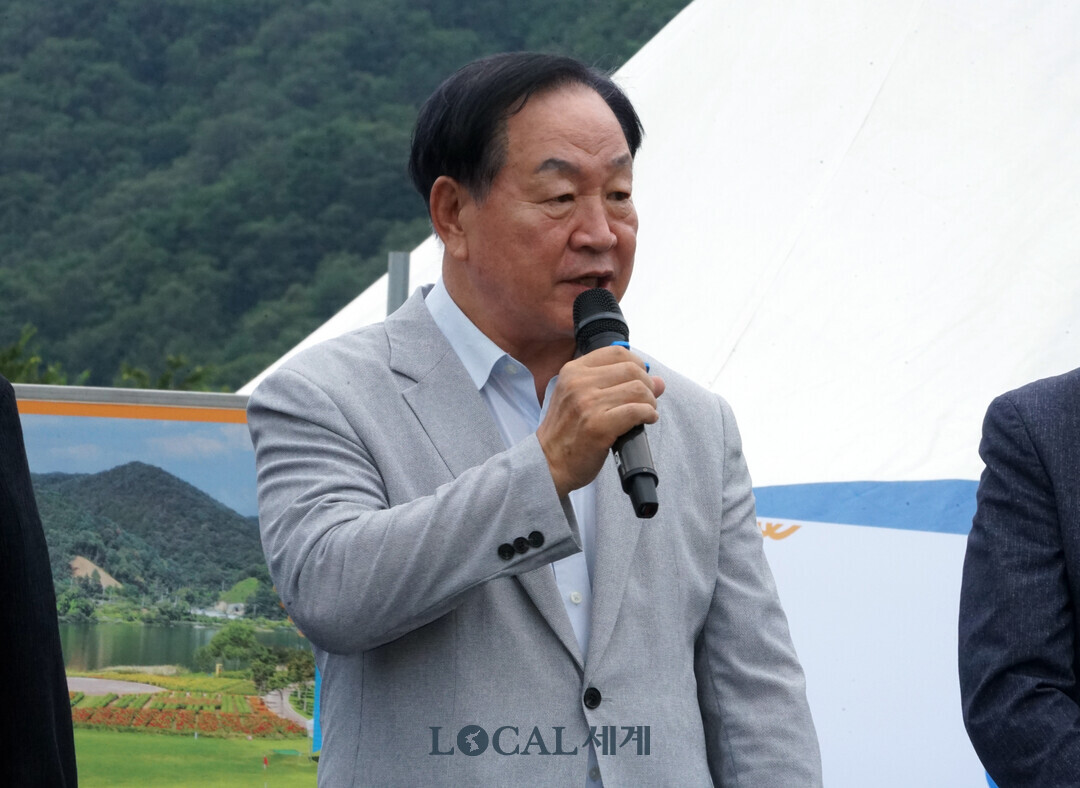 한기호 국회의원이 2026화천붕어섬 드론 페스타 개막식에서 축사를 하고 있다