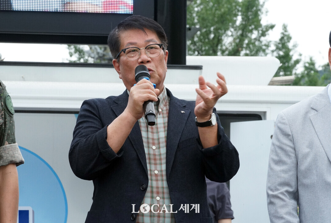 조웅희 군의장이 2026화천붕어섬 드론 페스타 개막식에서 축사를 하고 있다