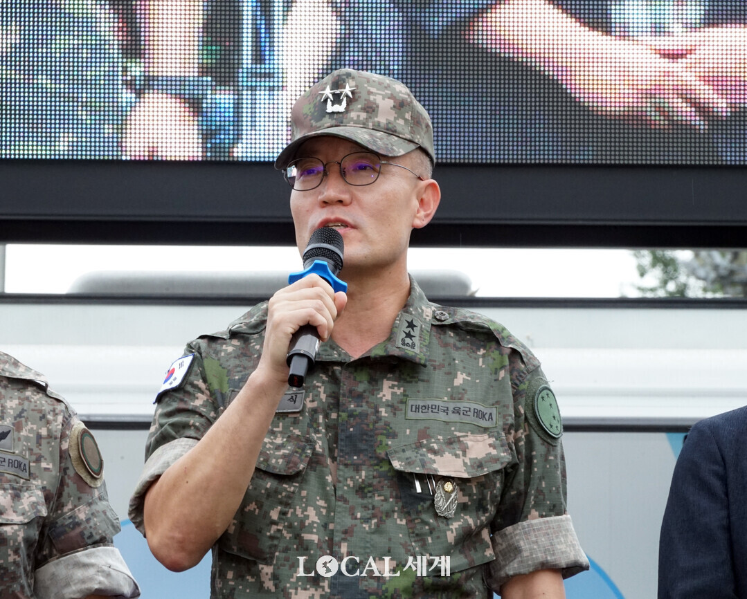 윤현식 7사단장이 2026화천붕어섬 드론 페스타 개막식에서 축사를 하고 있다