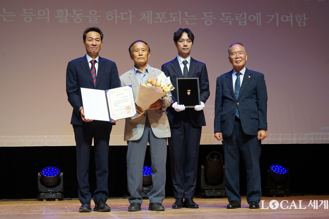  독립유공자 故 이종엽님에게 대통령표창이 추서돼 유족에게 전수됐다.