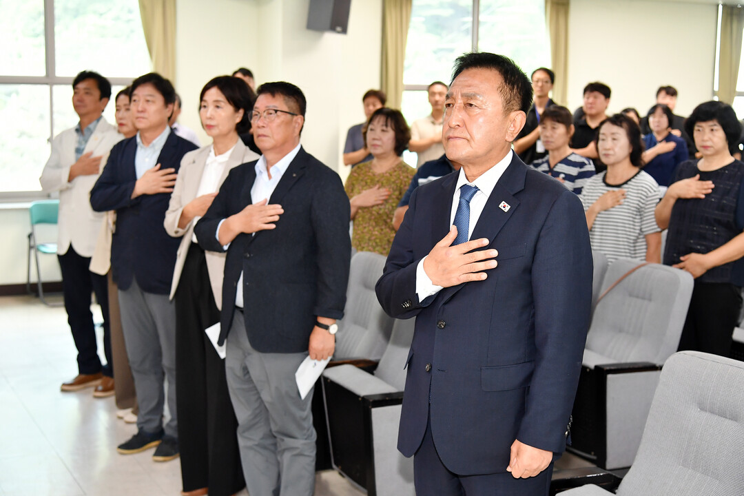 2027 예산편성 주민의견 수렴을 위한 주민 설명회가 24일 화천읍 문화예술회관에서 김세훈 군수, 조웅희 군의장과 군의원, 박대현 도의원, 각 실과소장, 지역주민들이 참석한 가운데 열렸다.(화천군청 제공)