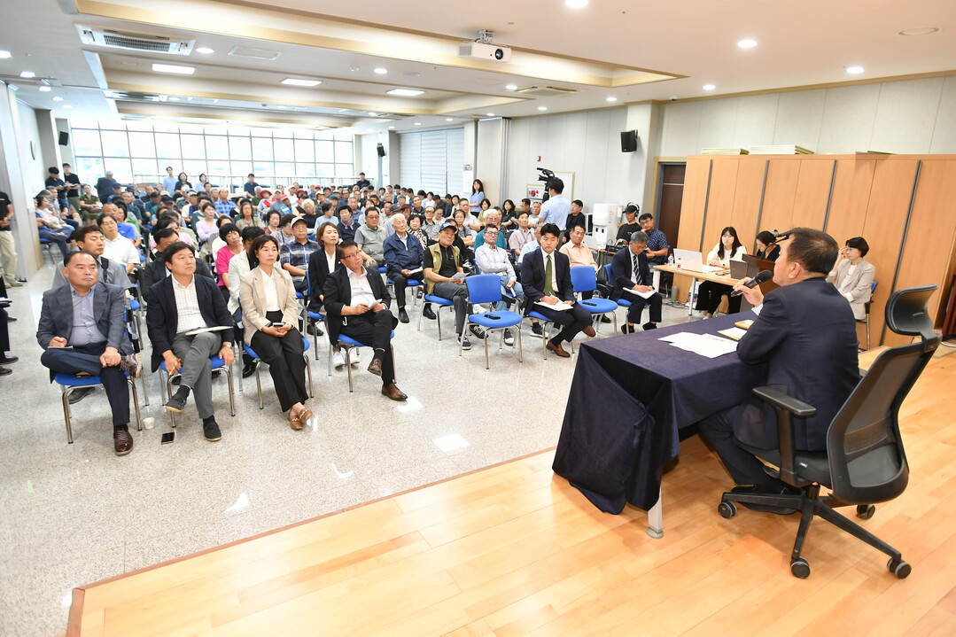 김세훈 군수가 화천군 간동면에서 