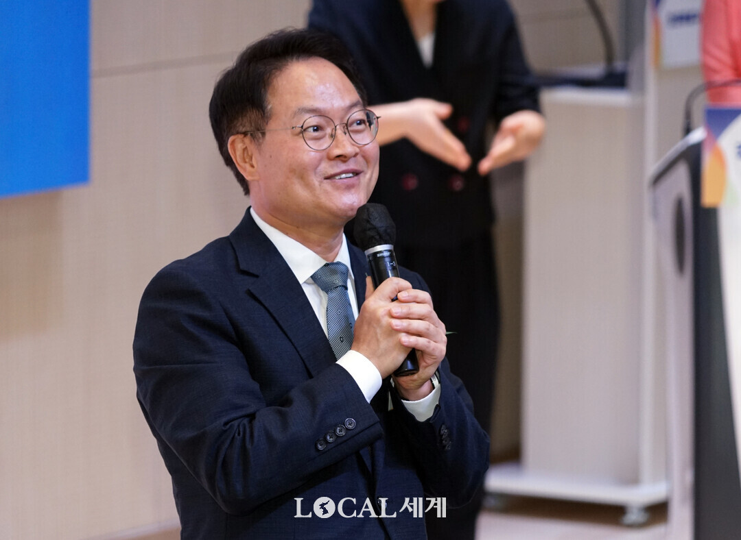 허 영 국회의원이 26일 강원특별자치도교육청 특수교육원 개원식에서 축사를 하고 있다