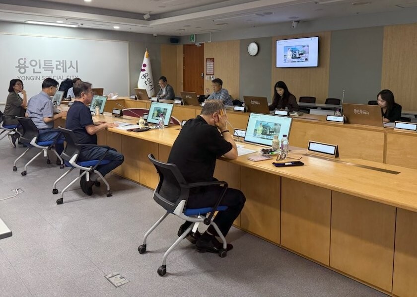 용인특례시는 2026년 하반기 적극행정 우수사례 9건을 최종 선정했다. 사진은 지난 26일 열린 제4회 적극행정위원회. 용인시 제공